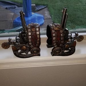 Western cowboy spur and pistol book ends